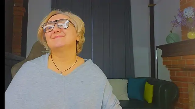 Snapshot of Marta_Wils chatting on November 7, 2025, 4:28 am Marta Wils online show from November 7, 2025, 4:28 am