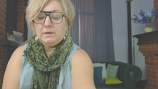 Snapshot of Marta_Wils chatting on November 11, 2025, 3:12 am Marta Wils online show from November 11, 2025, 3:12 am