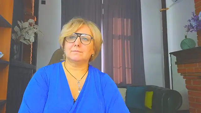 Snapshot of Marta_Wils chatting on October 31, 2025, 6:32 am Marta Wils online show from October 31, 2025, 6:32 am