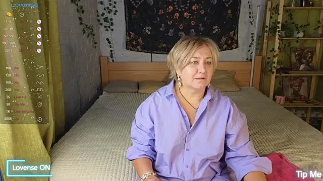 Snapshot of Marta_Wils chatting on October 18, 2025, 3:08 am Marta Wils online show from October 18, 2025, 3:08 am