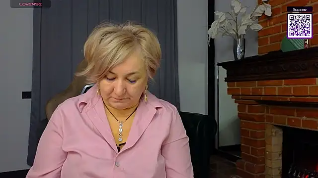 Snapshot of Marta_Wils chatting on October 9, 2025, 12:44 am Marta Wils online show from October 9, 2025, 12:44 am