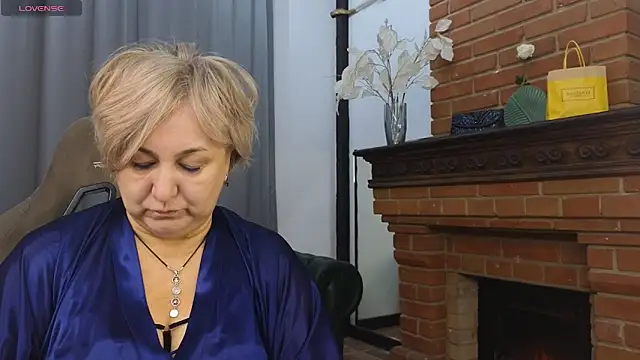 Snapshot of Marta_Wils chatting on October 8, 2025, 2:35 am Marta Wils online show from October 8, 2025, 2:35 am