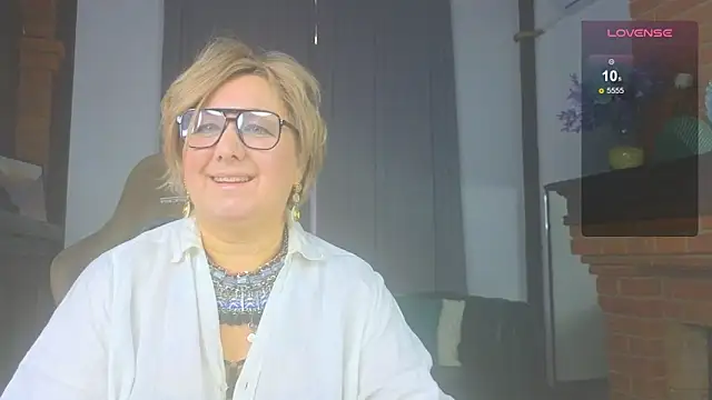 Snapshot of Marta_Wils chatting on November 20, 2025, 3:18 am Marta Wils online show from November 20, 2025, 3:18 am