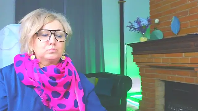 Snapshot of Marta_Wils chatting on December 16, 2025, 6:28 am Marta Wils online show from December 16, 2025, 6:28 am