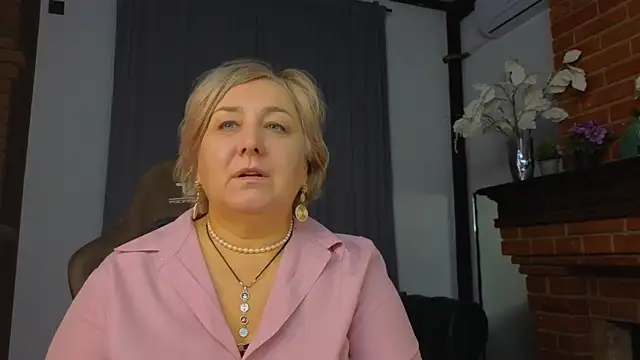 Snapshot of Marta_Wils chatting on October 11, 2025, 12:55 am Marta Wils online show from October 11, 2025, 12:55 am