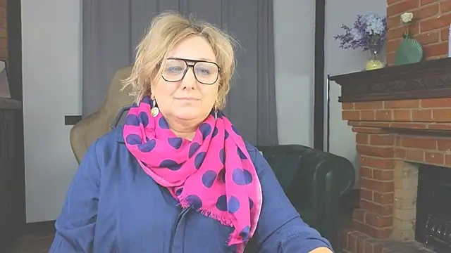 Snapshot of Marta_Wils chatting on December 4, 2025, 3:38 am Marta Wils online show from December 4, 2025, 3:38 am