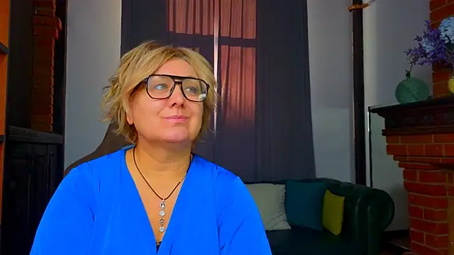 Snapshot of Marta_Wils chatting on November 6, 2025, 2:59 am Marta Wils online show from November 6, 2025, 2:59 am