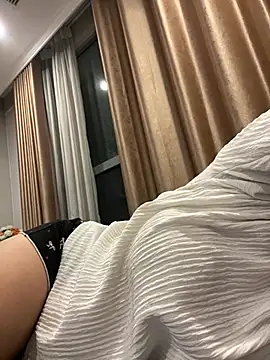 Milky-milk online show from May 17, 2026, 2:39 pm