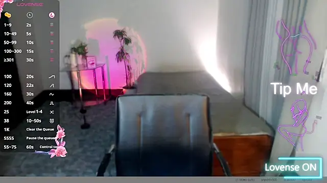 Snapshot of Divine_Goddesss chatting on October 17, 2025, 4:27 am Divine Goddesss online show from October 17, 2025, 4:27 am