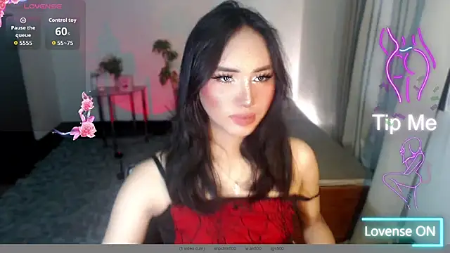 Snapshot of Divine_Goddesss chatting on October 27, 2025, 4:24 am Divine Goddesss online show from October 27, 2025, 4:24 am