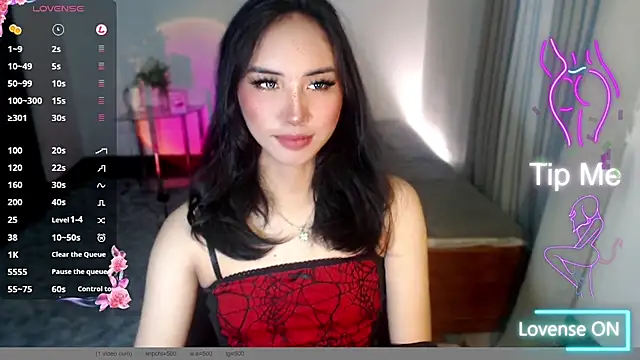 Snapshot of Divine_Goddesss chatting on October 18, 2025, 4:03 am Divine Goddesss online show from October 18, 2025, 4:03 am