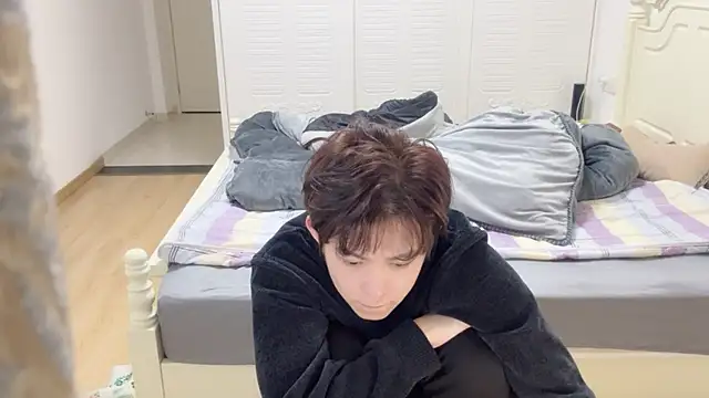 xlong00099 online show from November 18, 2025, 3:37 pm