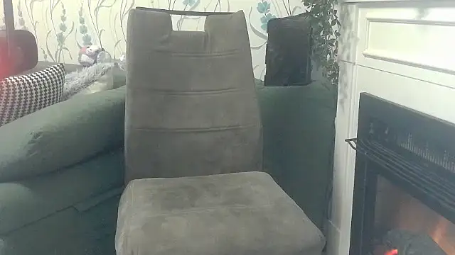 Snapshot of Hot_SkinnyGirl chatting on October 31, 2025, 11:18 am Hot SkinnyGirl online show from October 31, 2025, 11:18 am