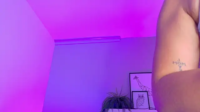 Snapshot of KeendraFox_ chatting on November 3, 2025, 10:19 am KeendraFox online show from November 3, 2025, 10:19 am