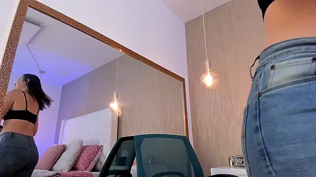 Lucy Lu17 online show from September 29, 2025, 1:28 pm