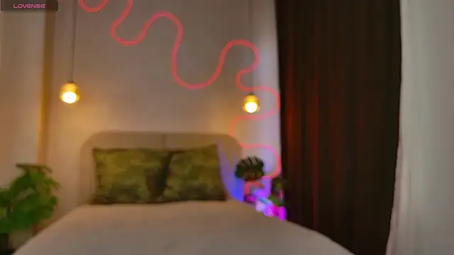 B Monica  online show from September 19, 2025, 2:21 pm