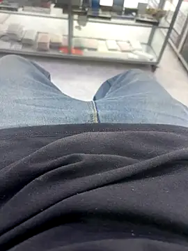 Snapshot of El_awo_ chatting on October 13, 2025, 3:57 pm El awo online show from October 13, 2025, 3:57 pm