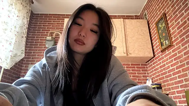 EmmaLeexth online show from March 15, 2026, 10:11 am