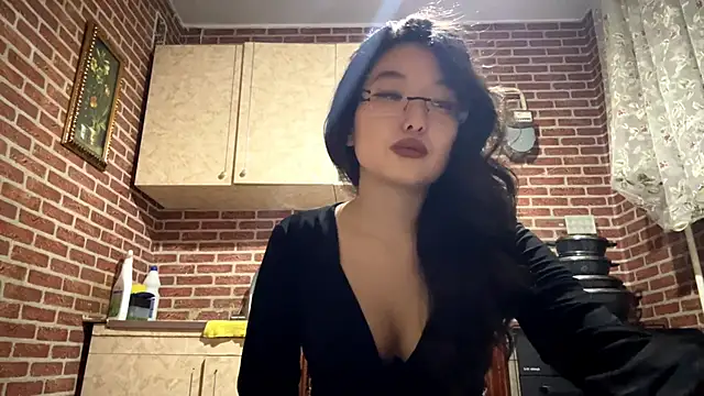 EmmaLeexth online show from February 14, 2026, 2:06 pm