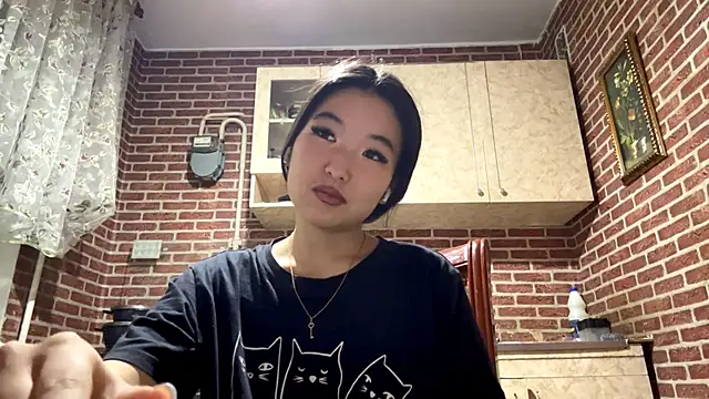 EmmaLeexth online show from November 8, 2025, 12:31 pm