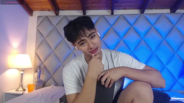 Snapshot of Clement_Reyes chatting on November 6, 2025, 1:26 pm Clement Reyes online show from November 6, 2025, 1:26 pm