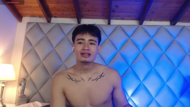 Snapshot of Clement_Reyes chatting on November 4, 2025, 1:15 pm Clement Reyes online show from November 4, 2025, 1:15 pm