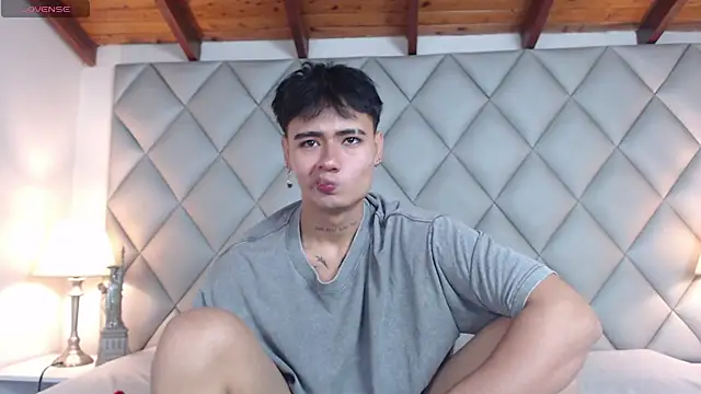Snapshot of Clement_Reyes chatting on October 18, 2025, 1:02 pm Clement Reyes online show from October 18, 2025, 1:02 pm