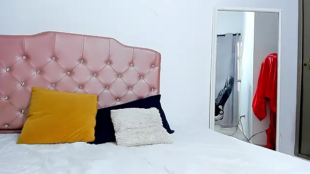 IslaRose7 online show from February 13, 2026, 3:12 pm