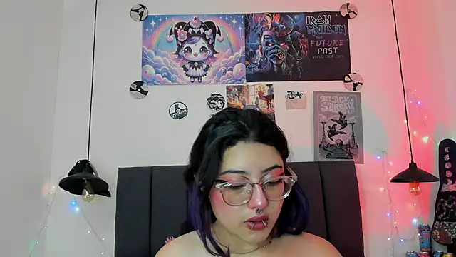 Snapshot of SabrinaV_ chatting on May 8, 2026, 11:25 am SabrinaV online show from May 8, 2026, 11:25 am
