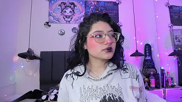 Snapshot of SabrinaV_ chatting on April 17, 2026, 11:35 am SabrinaV online show from April 17, 2026, 11:35 am
