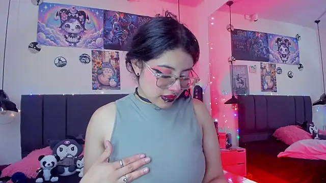 Snapshot of SabrinaV_ chatting on May 12, 2026, 11:16 am SabrinaV online show from May 12, 2026, 11:16 am