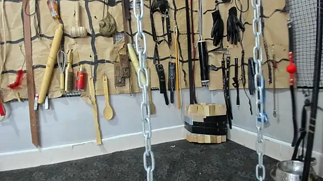 Snapshot of BDSM_MEDUZA chatting on May 1, 2026, 11:21 pm BDSM MEDUZA online show from May 1, 2026, 11:21 pm