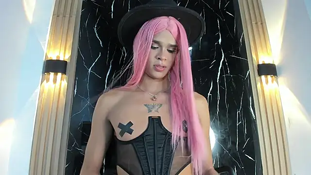 Snapshot of MISS_IVVYSWEET chatting on October 1, 2025, 8:35 pm MISS IVVYSWEET online show from October 1, 2025, 8:35 pm