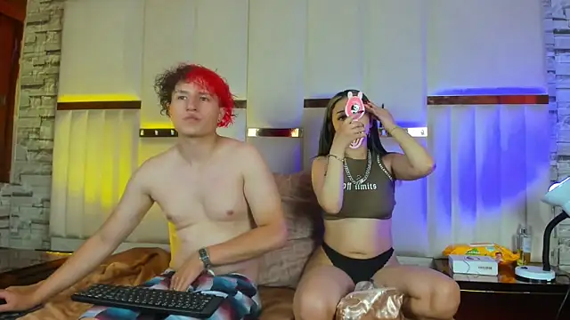 Snapshot of ANLLELOAndANGELA chatting on December 21, 2025, 6:42 pm ANLLELOAndANGELA online show from December 21, 2025, 6:42 pm