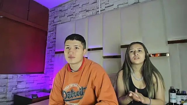 Snapshot of ANLLELOAndANGELA chatting on April 25, 2026, 5:10 pm ANLLELOAndANGELA online show from April 25, 2026, 5:10 pm