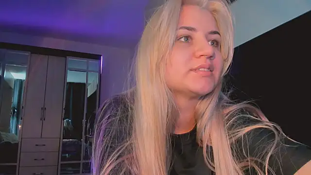 BarbaraSiren online show from October 12, 2025, 3:57 pm