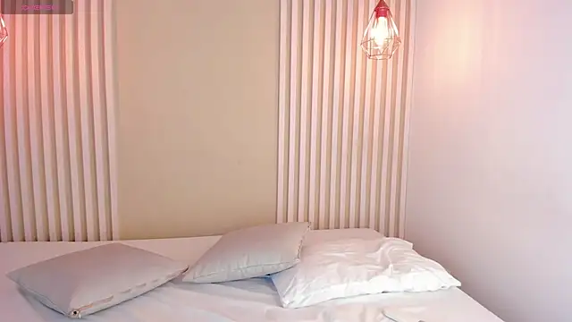 rossvega online show from November 3, 2025, 8:23 pm