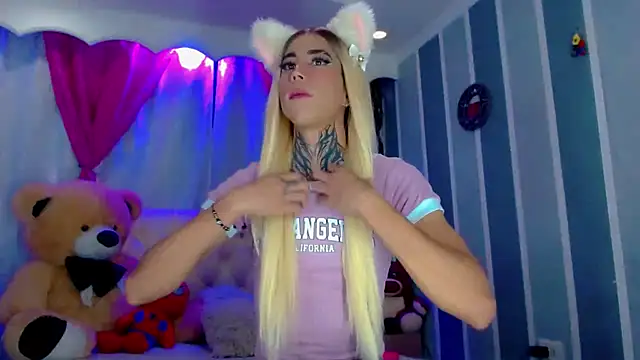 Julia Bulette1 online show from March 18, 2026, 1:35 pm