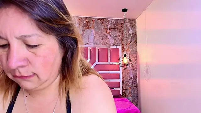 Snapshot of MaylinRosse_ chatting on April 22, 2026, 7:09 pm MaylinRosse online show from April 22, 2026, 7:09 pm