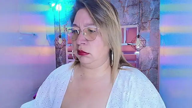 MaylinRosse  online show from February 16, 2026, 7:01 pm