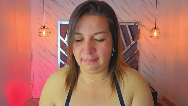 Snapshot of MaylinRosse_ chatting on June 11, 2026, 12:32 am MaylinRosse online show from June 11, 2026, 12:32 am