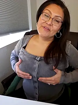 sw33th3art online show from December 4, 2025, 8:19 pm