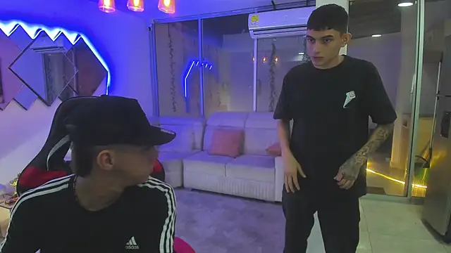 Snapshot of Houseofwarrios chatting on December 20, 2025, 5:43 am Houseofwarrios online show from December 20, 2025, 5:43 am