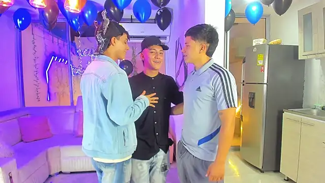 Snapshot of Houseofwarrios chatting on December 17, 2025, 5:34 am Houseofwarrios online show from December 17, 2025, 5:34 am