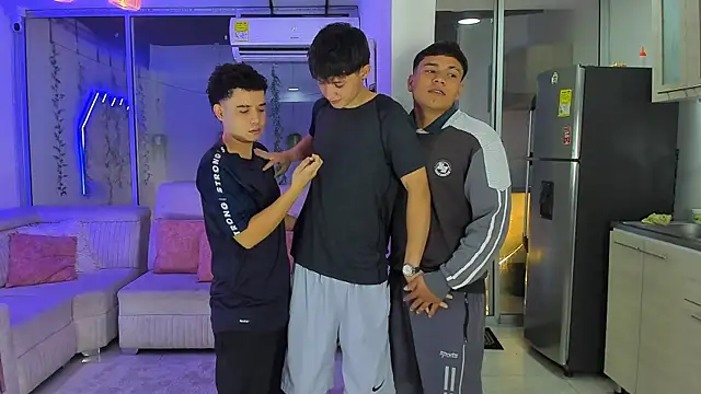 Snapshot of Houseofwarrios chatting on January 13, 2026, 5:44 am Houseofwarrios online show from January 13, 2026, 5:44 am