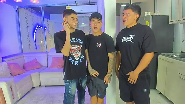 Snapshot of Houseofwarrios chatting on December 18, 2025, 5:34 am Houseofwarrios online show from December 18, 2025, 5:34 am