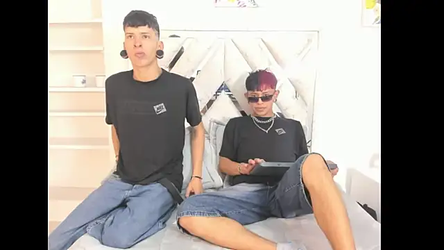 Snapshot of DemianSalvatore chatting on September 30, 2025, 12:44 pm DemianSalvatore online show from September 30, 2025, 12:44 pm