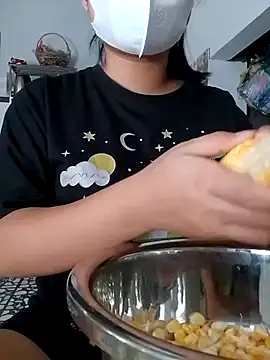 Snapshot of -Miraa- chatting on November 15, 2025, 4:27 am -Miraa- online show from November 15, 2025, 4:27 am