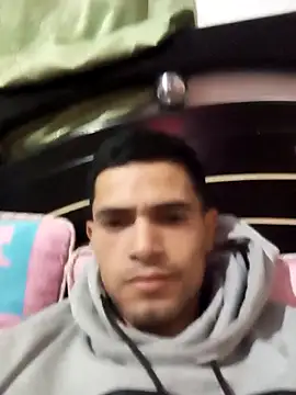 Snapshot of Deivy24_ chatting on November 16, 2025, 7:51 pm Deivy24 online show from November 16, 2025, 7:51 pm