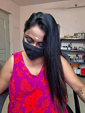 Snapshot of queendivya chatting on July 3, 2026, 1:01 am queendivya online show from July 3, 2026, 1:01 am